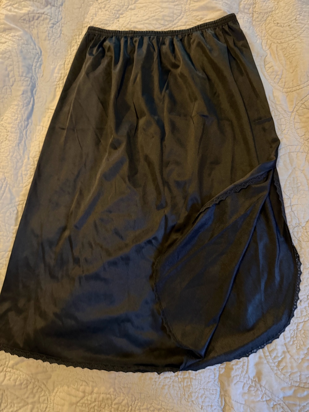 Vtg Vanity Fair Black Lace-Trim Slip-